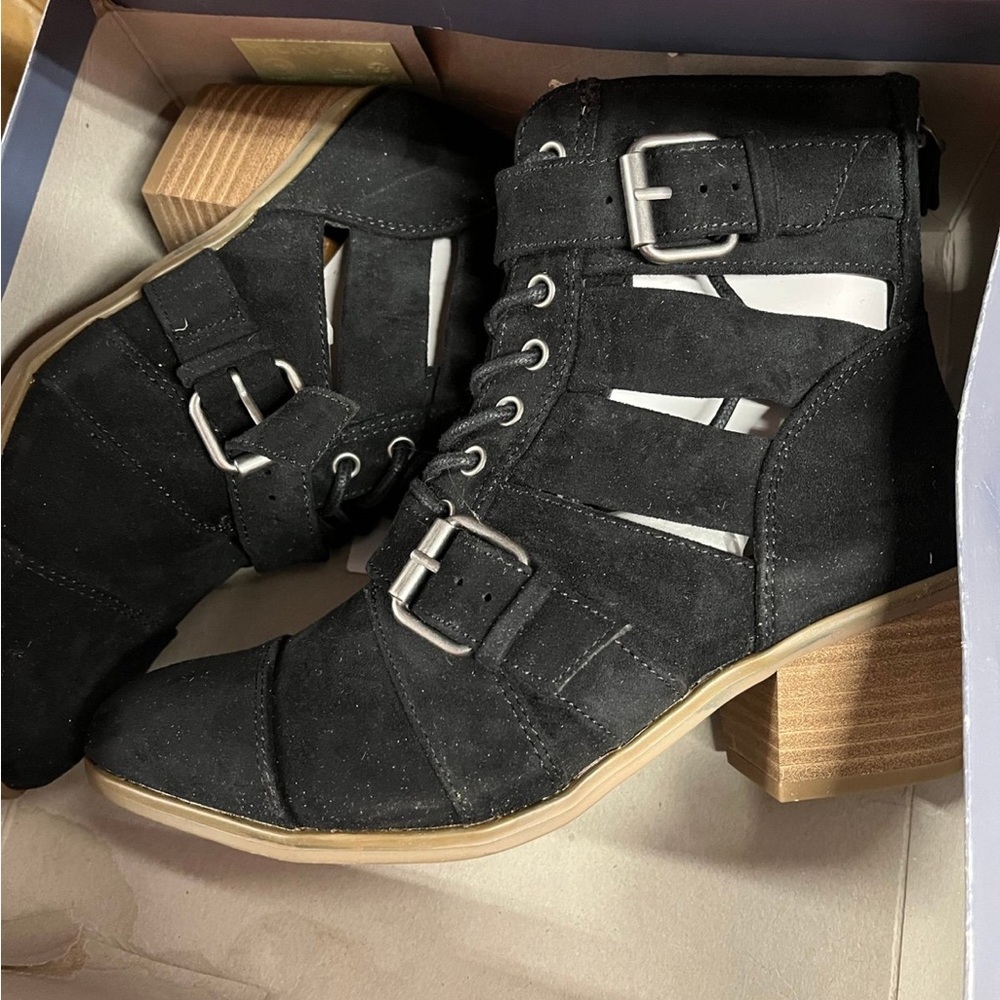 UNIVERSAL THREAD BRANDI SHOES